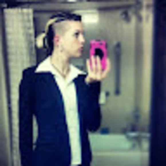 Meet your Posher, Cassie - Picture 1 of 1